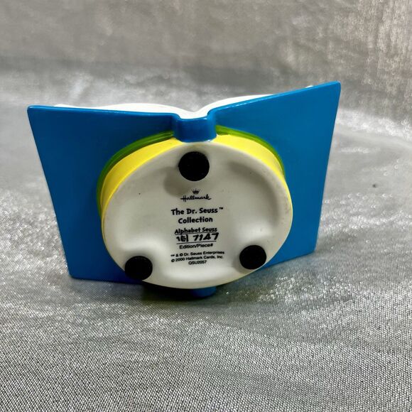 MINT Vintage 2000 Hallmark DR. SEUSS "ALPHABET SEUSS"  Figurine 1E 7147 - Picture 3 of 3